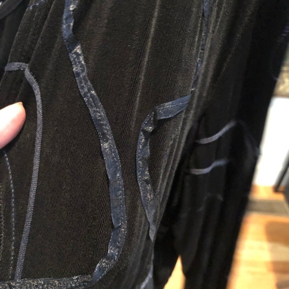 CHICO’S TRAVELS Large navy 2 PC long sleeve tie at waist top matching camisole - Picture 9 of 16